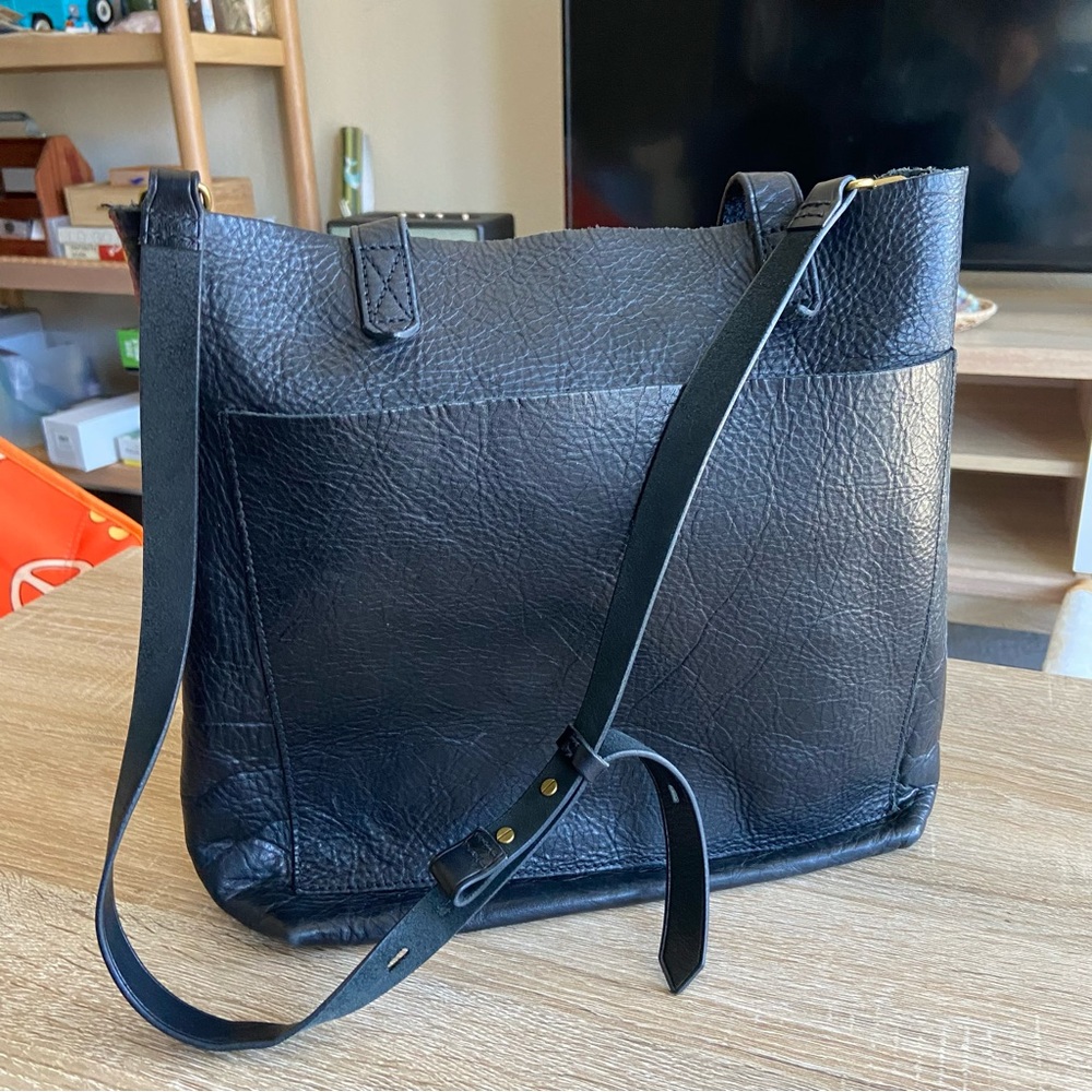 The Medium Transport Tote